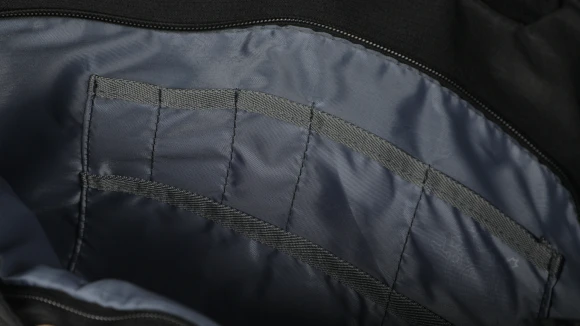 Сумка для ноутбука 17.3" Continent CC-018 черный нейлон/полиэстер (CC-018 BK) Сумка для ноутбука 17.3" Continent CC-018 черный нейлон/полиэстер (CC-018 BK)