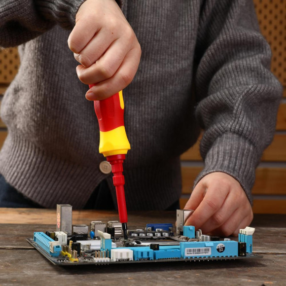 Набор отверток Deko HT8 в компл.:14 предметов жесткий кейс (065-0602) Набор отверток Deko HT8 в компл.:14 предметов жесткий кейс (065-0602)