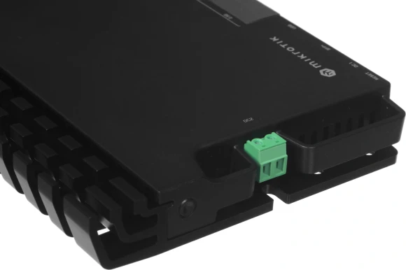 Маршрутизатор MikroTik RB5009UPr+S+IN 10/100/1000 компл.:устройство/крепления/адаптер черный