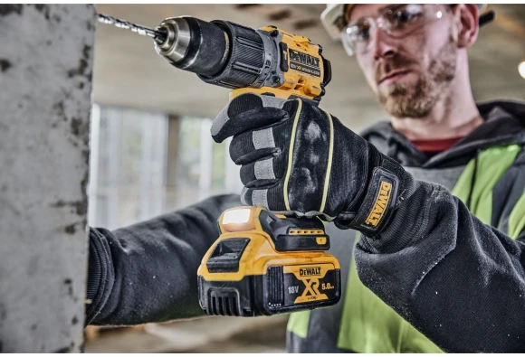 Шуруповерт DeWalt DCD805P2T-QW аккум. патрон:быстрозажимной (кейс в комплекте)