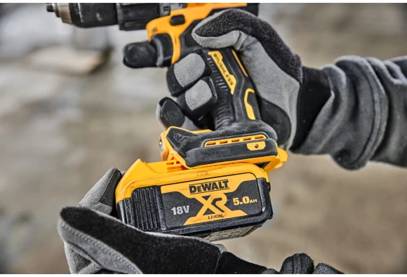 Шуруповерт DeWalt DCD805P2T-QW аккум. патрон:быстрозажимной (кейс в комплекте)