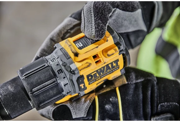Шуруповерт DeWalt DCD805P2T-QW аккум. патрон:быстрозажимной (кейс в комплекте)