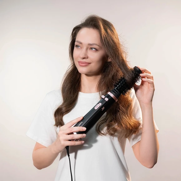 Фен-щетка Scarlett SC-HAS73I21 1200Вт черный Фен-щетка Scarlett SC-HAS73I21 1200Вт черный