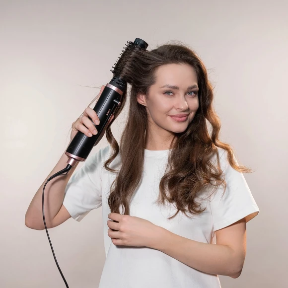 Фен-щетка Scarlett SC-HAS73I21 1200Вт черный Фен-щетка Scarlett SC-HAS73I21 1200Вт черный
