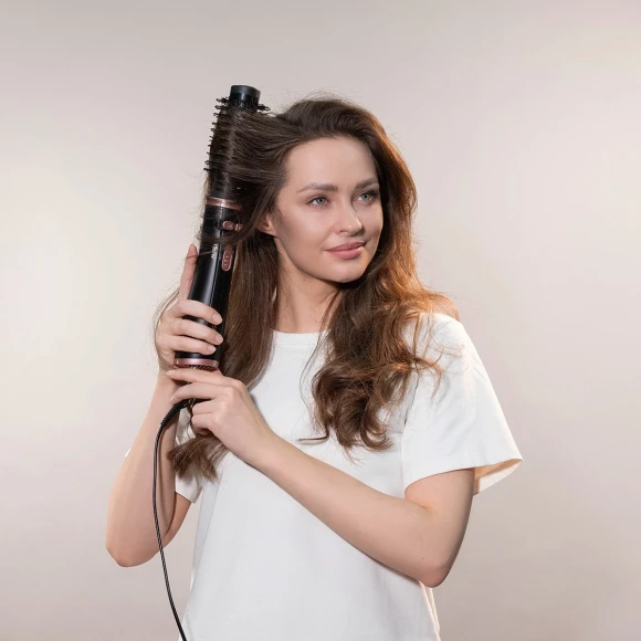 Фен-щетка Scarlett SC-HAS73I21 1200Вт черный Фен-щетка Scarlett SC-HAS73I21 1200Вт черный