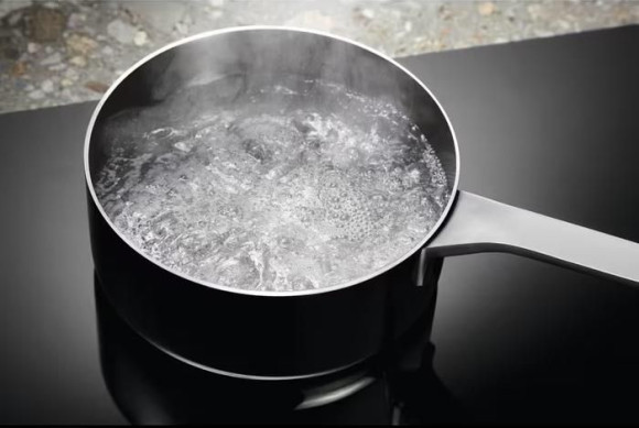 Индукционная варочная поверхность Electrolux LIR60430 черный Индукционная варочная поверхность Electrolux LIR60430 черный