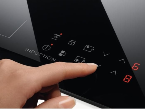 Индукционная варочная поверхность Electrolux LIR60430 черный Индукционная варочная поверхность Electrolux LIR60430 черный