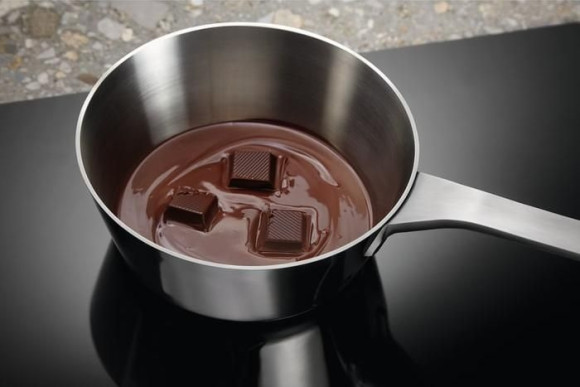 Индукционная варочная поверхность Electrolux LIR60430 черный Индукционная варочная поверхность Electrolux LIR60430 черный