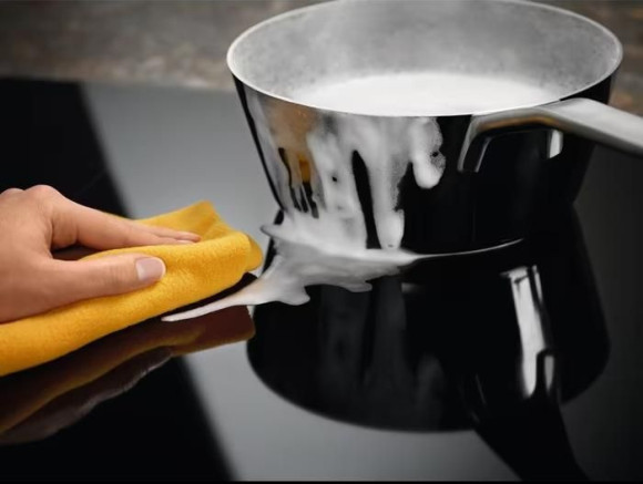 Индукционная варочная поверхность Electrolux LIR60430 черный Индукционная варочная поверхность Electrolux LIR60430 черный