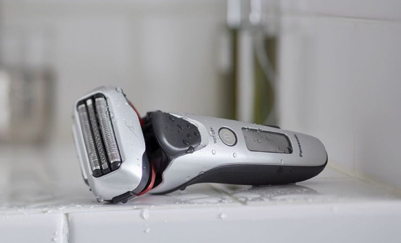 Бритва сетчатая Panasonic ES-LT2N-S820 реж.эл.:3 питан.:аккум. серебристый/черный