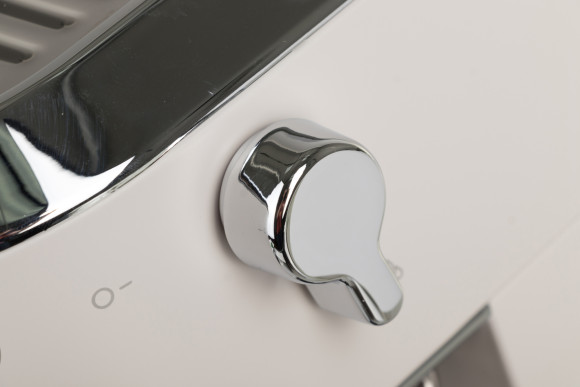 Кофеварка рожковая Delonghi EC685.W 1350Вт белый