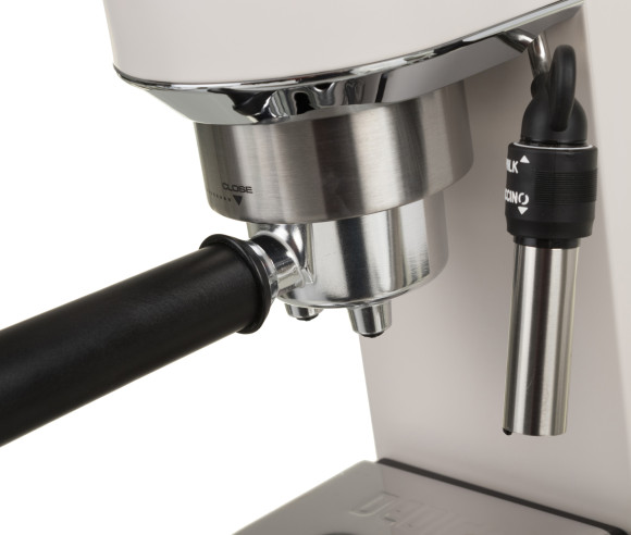 Кофеварка рожковая Delonghi EC685.W 1350Вт белый