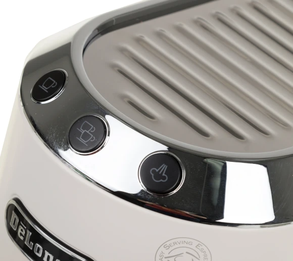 Кофеварка рожковая Delonghi EC685.W 1350Вт белый