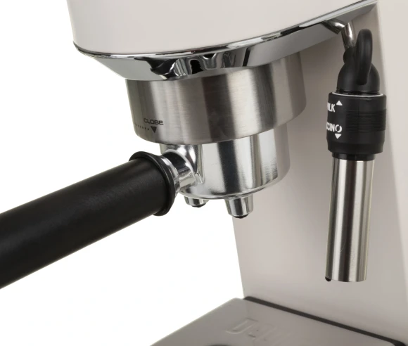 Кофеварка рожковая Delonghi EC685.W 1350Вт белый