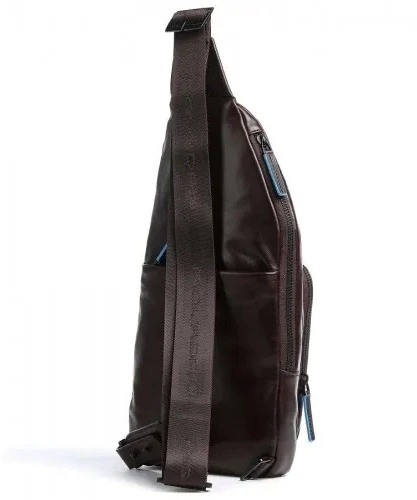 Рюкзак слинг Piquadro Blue Square Revamp CA5577B2V/MO красное дерево кожа Рюкзак слинг Piquadro Blue Square Revamp CA5577B2V/MO красное дерево кожа