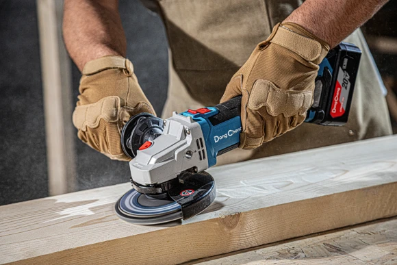 Углошлифовальная машина DongCheng DCSM03-125 8500об/мин рез.шпин.:M14 d=125мм жестк.кейс (DCSM03-125(TYPE EM))