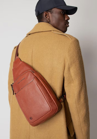 Рюкзак слинг Piquadro Black Square CA4827B3/CU светло-коричневый кожа Рюкзак слинг Piquadro Black Square CA4827B3/CU светло-коричневый кожа