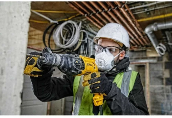 Перфоратор DeWalt D25033-QS патрон:SDS-plus уд.:2Дж 710Вт