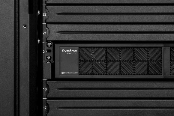 Источник бесперебойного питания Systeme Electriс SRV SRVSE1KRTI 900Вт 1000ВА черный