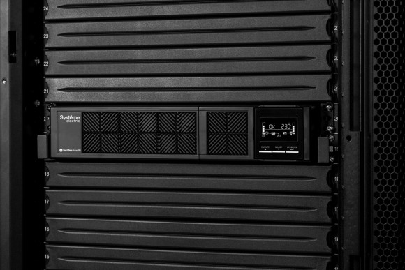 Источник бесперебойного питания Systeme Electriс SRV SRVSE1KRTI 900Вт 1000ВА черный