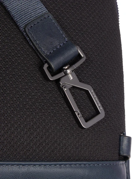 Рюкзак слинг мужской Piquadro Philip CA6790W136/BLU синий кожа