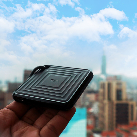 Накопитель SSD Silicon Power USB-C 2TB SP020TBPSDPC60CK PC60 1.8" черный Накопитель SSD Silicon Power USB-C 2TB SP020TBPSDPC60CK PC60 1.8" черный