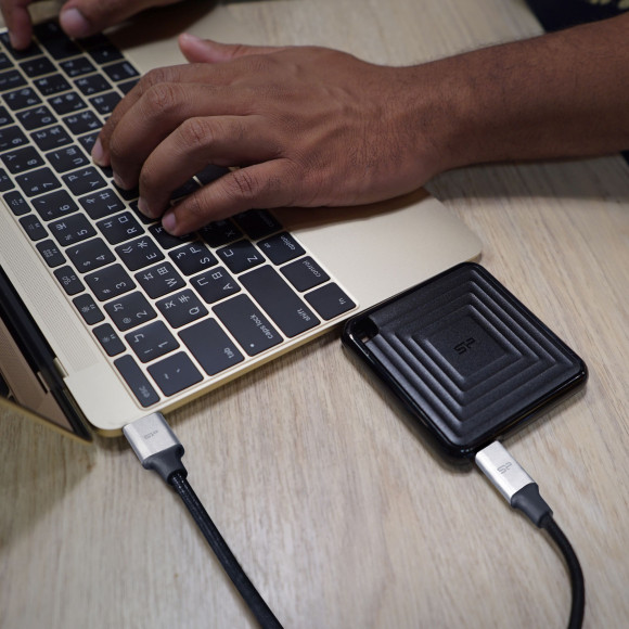 Накопитель SSD Silicon Power USB-C 2TB SP020TBPSDPC60CK PC60 1.8" черный Накопитель SSD Silicon Power USB-C 2TB SP020TBPSDPC60CK PC60 1.8" черный