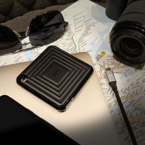 Накопитель SSD Silicon Power USB-C 2TB SP020TBPSDPC60CK PC60 1.8" черный Накопитель SSD Silicon Power USB-C 2TB SP020TBPSDPC60CK PC60 1.8" черный