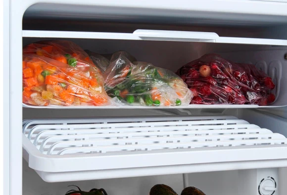 Холодильник Hyundai CO1003 1-нокамерн. белый Холодильник Hyundai CO1003 1-нокамерн. белый