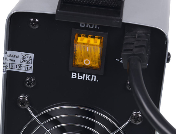 Сварочный аппарат Ресанта САИ-220 инвертор ММА DC 7.8кВт