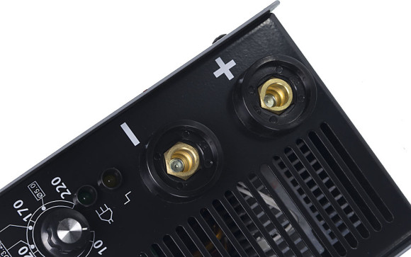 Сварочный аппарат Ресанта САИ-220 инвертор ММА DC 7.8кВт