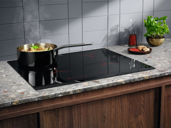 Индукционная варочная поверхность Electrolux EIP6446 черный Индукционная варочная поверхность Electrolux EIP6446 черный