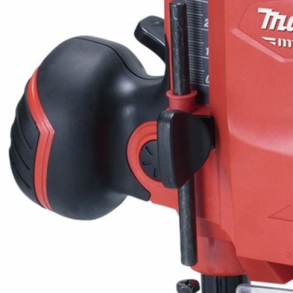 Фрезер Makita M3601 900Вт 27000об/мин макс.ход:35мм Фрезер Makita M3601 900Вт 27000об/мин макс.ход:35мм