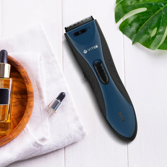 Машинка для стрижки Vitek VT-2578 черный 3Вт (насадок в компл:1шт)