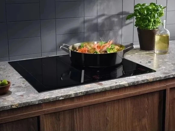 Индукционная варочная поверхность Electrolux EIS62453 черный
