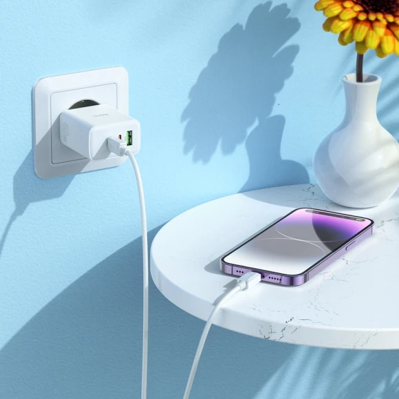 Сетевое зар./устр. Hoco C126A Pure power PD40W three-port(2C1A) charger(EU 40W 3A (PD+QC) универсальное белый Сетевое зар./устр. Hoco C126A Pure power PD40W three-port(2C1A) charger(EU 40W 3A (PD+QC) универсальное белый