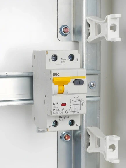 Выключатель автом. дифф. тока IEK MAD22-5-016-C-30 АВДТ 32 16A тип C 6kA 30мА A 1П+Н 230В 2мод белый (упак.:1шт) Выключатель автом. дифф. тока IEK MAD22-5-016-C-30 АВДТ 32 16A тип C 6kA 30мА A 1П+Н 230В 2мод белый (упак.:1шт)